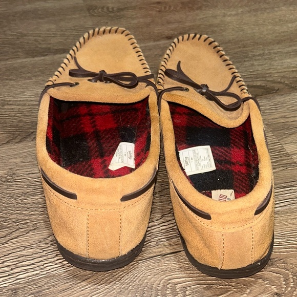 Slippers - Picture 2 of 3